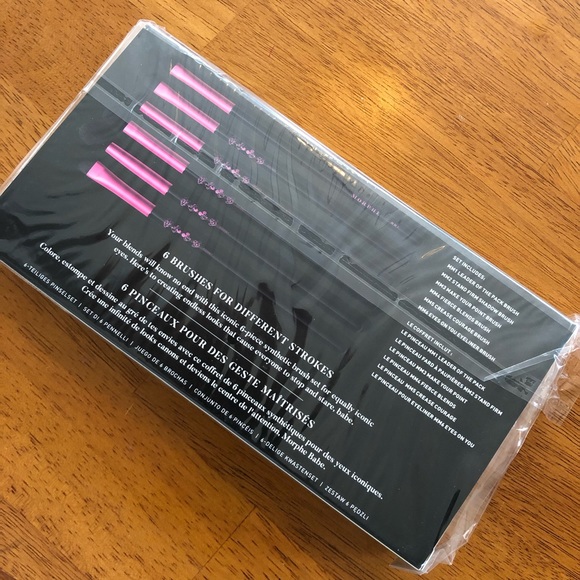 HOST PICK! Morphe Mickey & Friends Truth Be Bold 6-piece Brush Set NIB - Picture 3 of 3